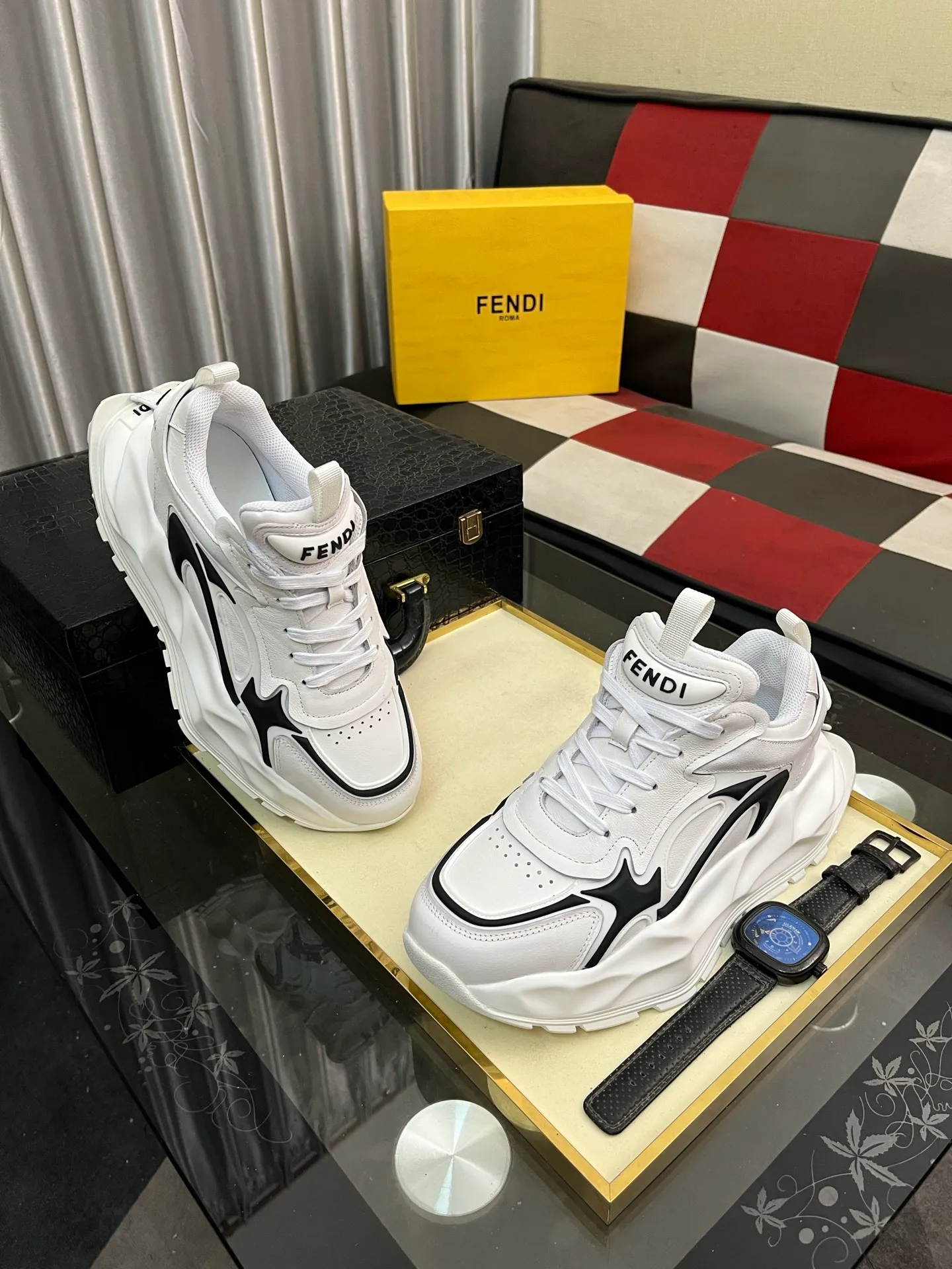 Men's Men's Shoes💰580⌚️⌚️[fendi] Fendi's classic and comfortable men's, this complex sneaker is made of soft calfskin➕genuine leather lining➕original ultra-light rubber material with rough outsole. This unique light style is suitable for the casual and refined sensibility of this season. It is comfortable and natural on the feet. It is an everyday style for casual travel in autumn and winter! 38-446️⃣colors available
